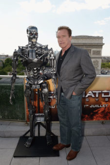 ARNOLD_STATUE_FRANCE_UP